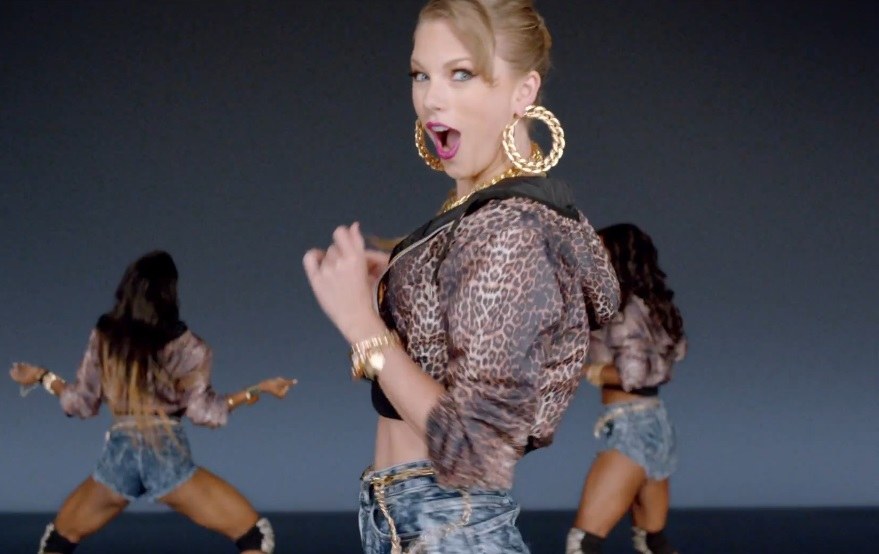 Taylor Swift dainos „Shake It Off“ vaizdo klipe / Kadras iš vaizdo įrašo