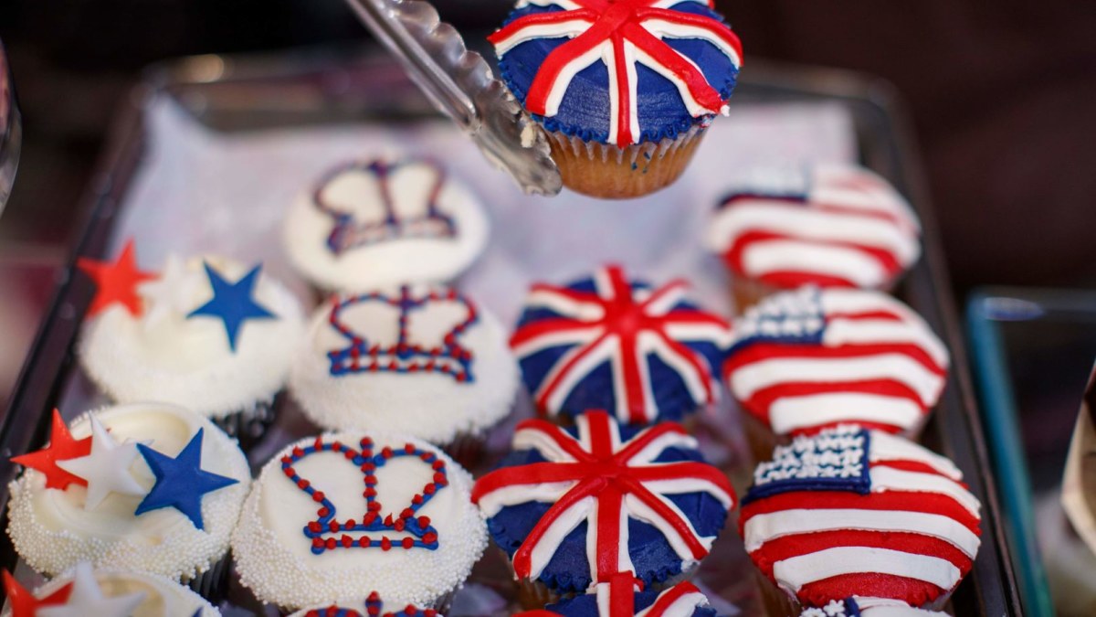 Britų kepėjai sukūrė vestuvinio princo Harry ir Meghan Markle torto kopiją / „Scanpix“ nuotr.