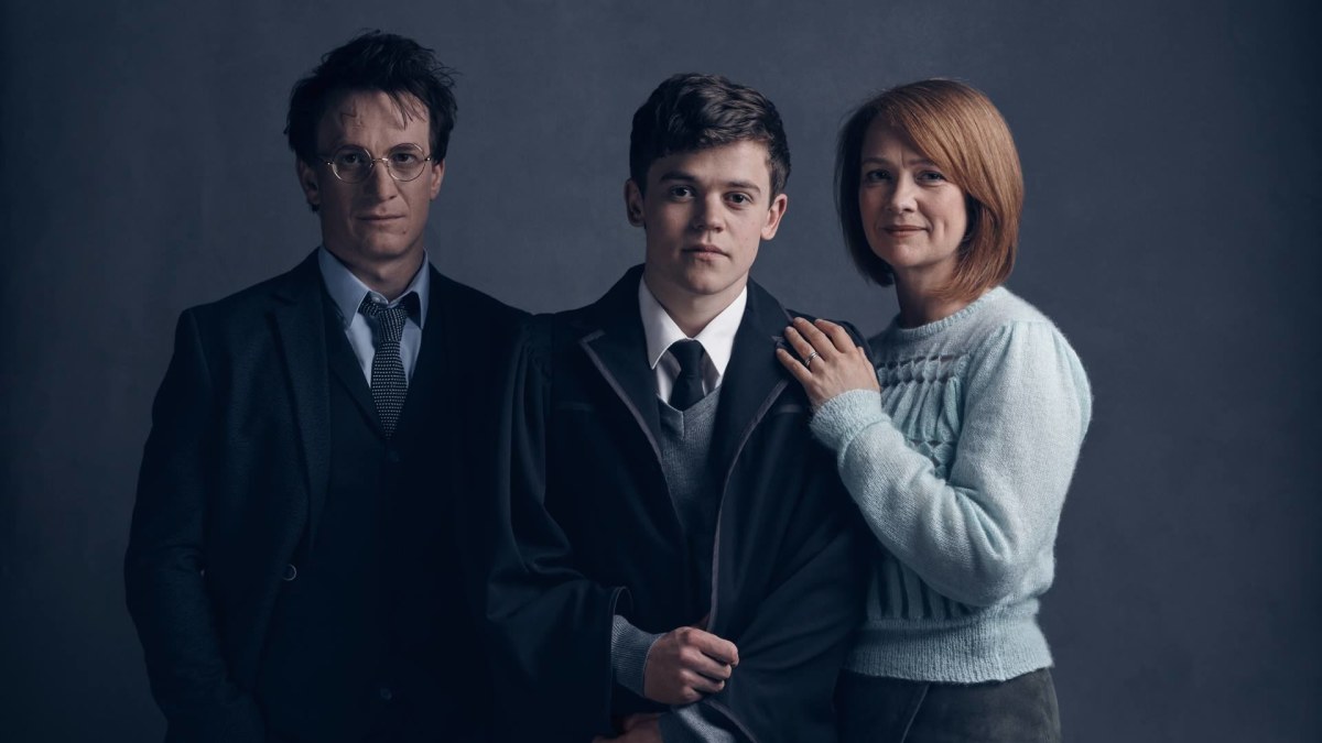 Harį Poterį, jo sūnų Albą ir žmoną Džinę spektaklyje vaidins Jamie Parkeris, Samas Clemmettas ir Poppy Miller / „Facebook“ nuotr.