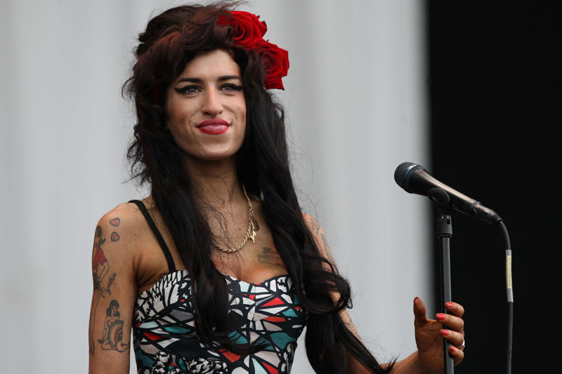 Foto naujienai: Amy Winehouse susidomėjo budizmu / zmones24.lt