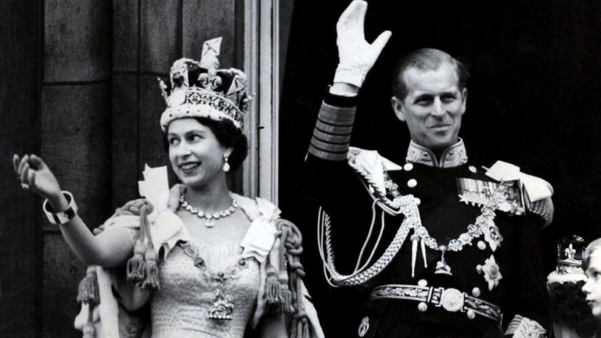 Karalienė Elizabeth II su sutuoktiniu princu Philipu švenčia vestuvių metines / „Scanpix“ nuotr.