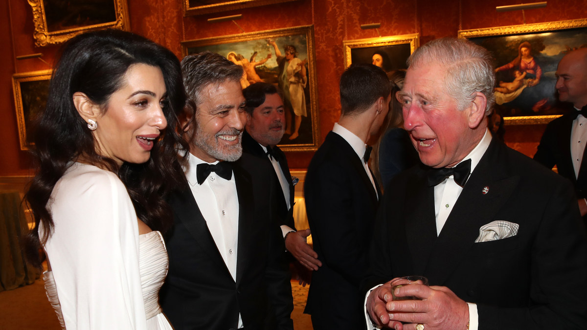 Amal ir George’as Clooney su princu Charlesu / Vida Press nuotr.