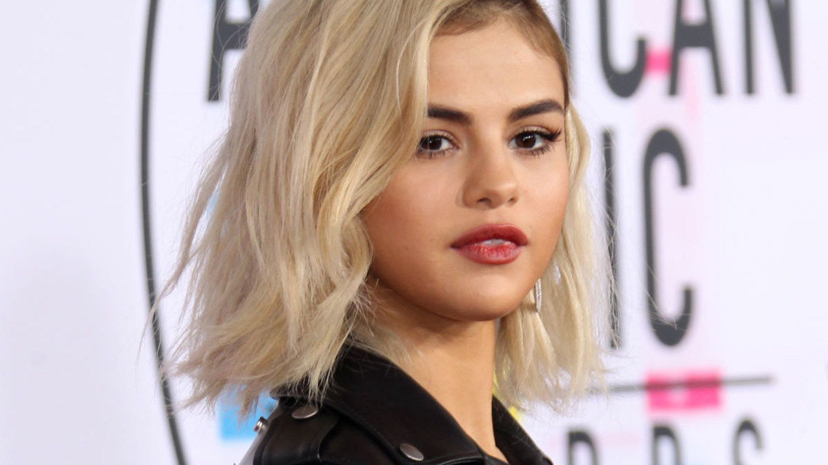 Selena Gomez tapo platinine blondine / Vida Press nuotr.