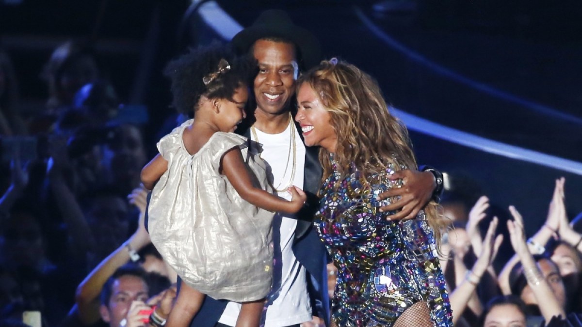Beyonce su vyru Jay Z ir dukra Blue Ivy / „Reuters“/„Scanpix“ nuotr.