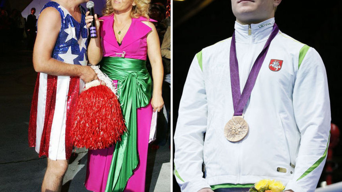 Susilažinęs su Evaldu Petrausku, Arūnas Valinskas pažadėjo pasipuošti suknele, kaip 2008-aisiais, jei boksininkas grįš su medaliu. / BFL, 15min.lt nuotr.
