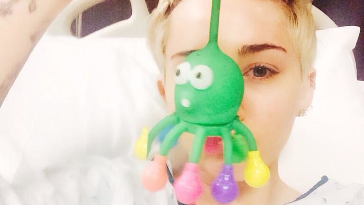 Miley Cyrus ligoninėje / „Twitter“ nuotr.