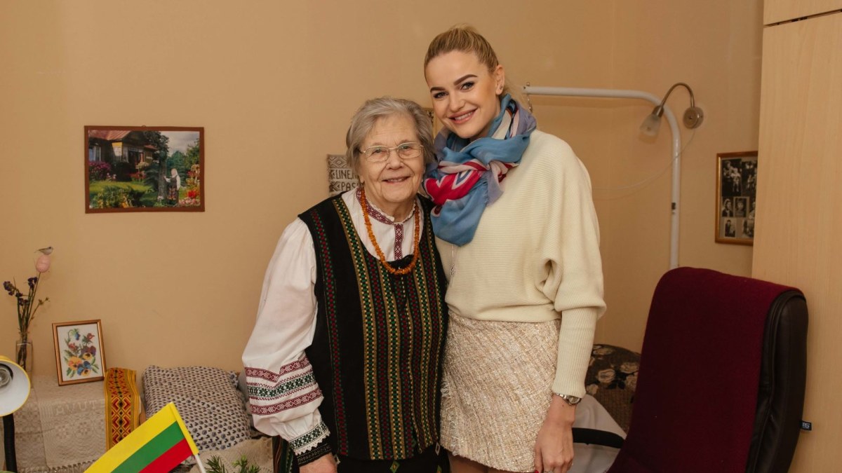 Neringa Šiaudikytė apsilankė senelių globos namuose / Loretos Kondratės nuotr.