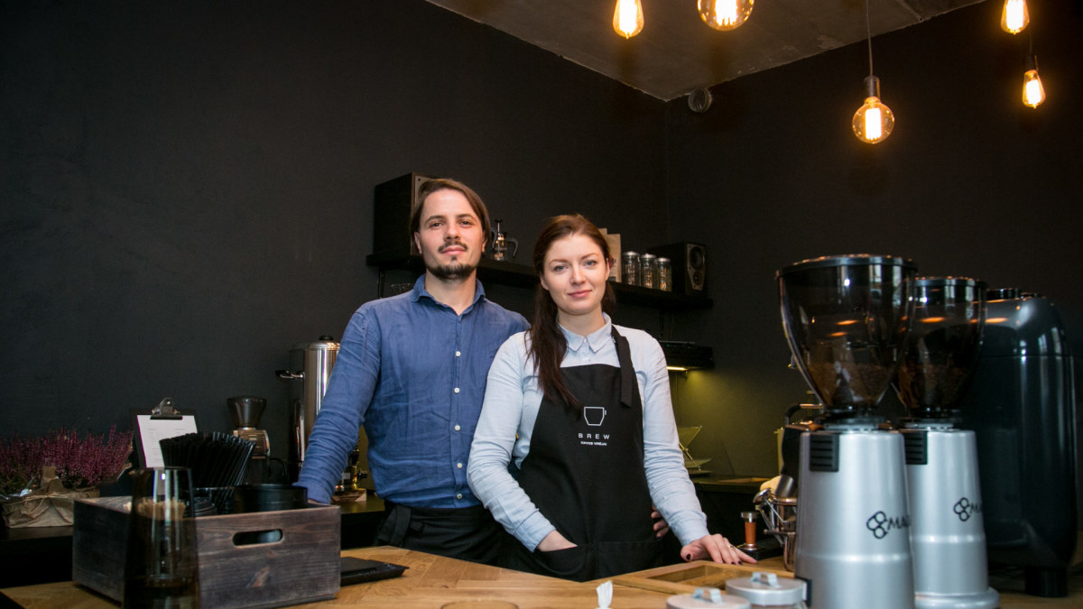 Kavinės „Kavos virėjai“ įkūrėjai Agnė ir Tadas Dėdinskai / Juliaus Kalinsko / 15min nuotr.