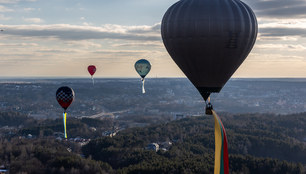 Vilniuje kilo oro balionai su Ukrainos vėliavomis / Luko Balandžio nuotr.