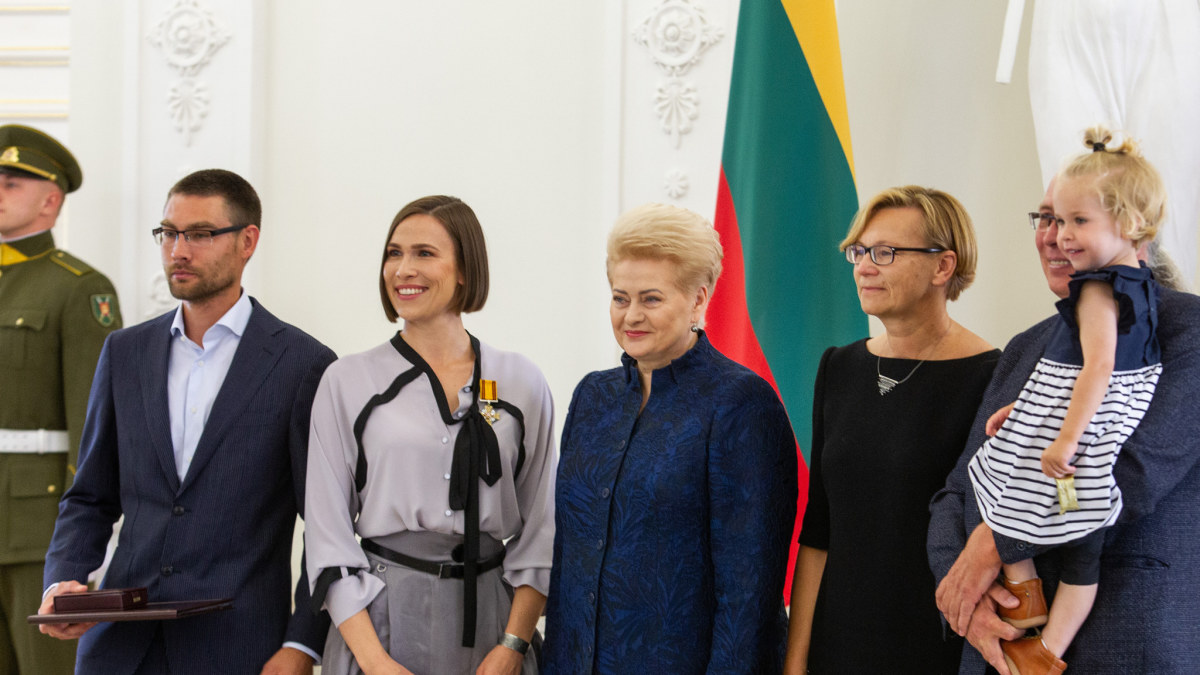 Prezidentė Dalia Grybauskaitė Prezidentūroje Valstybės dienos proga įteikė valstybės apdovanojimus