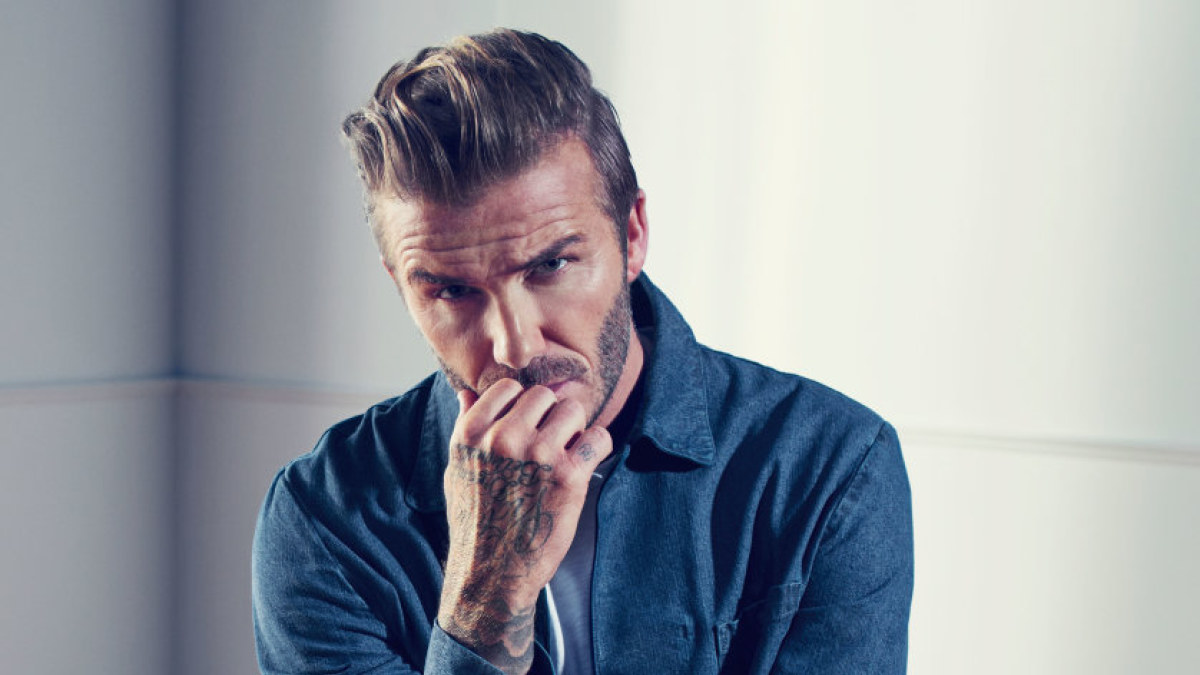 Davidas Beckhamas „H&M Modern Essentials“ reklaminėje kampanijoje / „H&M“ nuotr.
