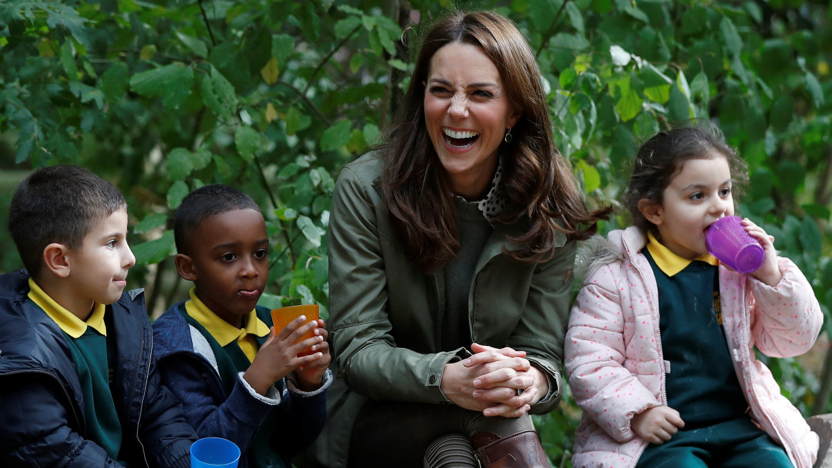 Kate Middleton apsilankymas Londono mokykloje
