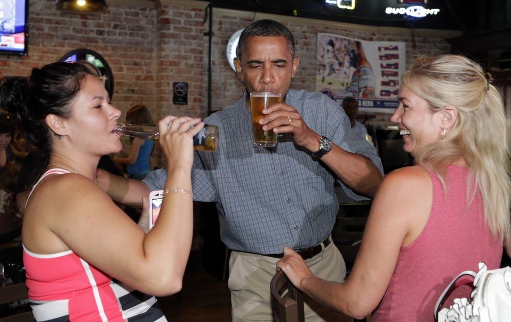 Barackas Obama mėgsta alų  / „Reuters“/„Scanpix“ nuotr.