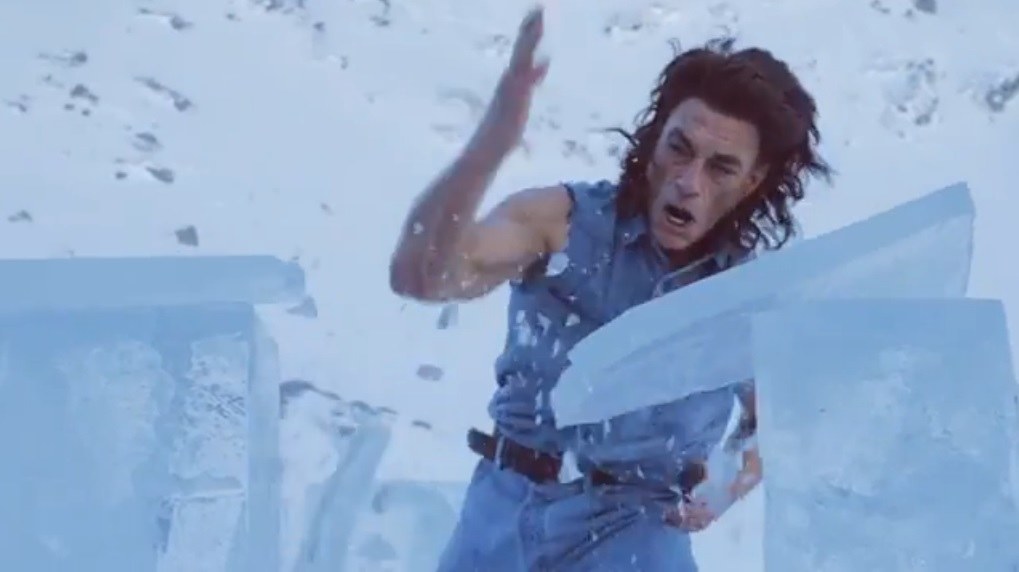 Jeanas-Claude'as Van Damme'as alaus reklamoje / Kadras iš vaizdo įrašo
