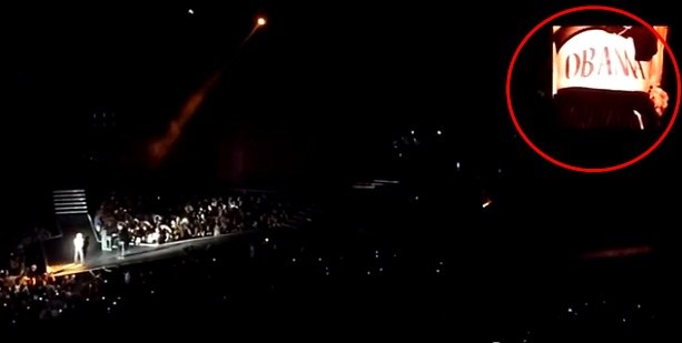 Madonna koncerto metu demonstravo užrašą „Obama“ ant nugaros