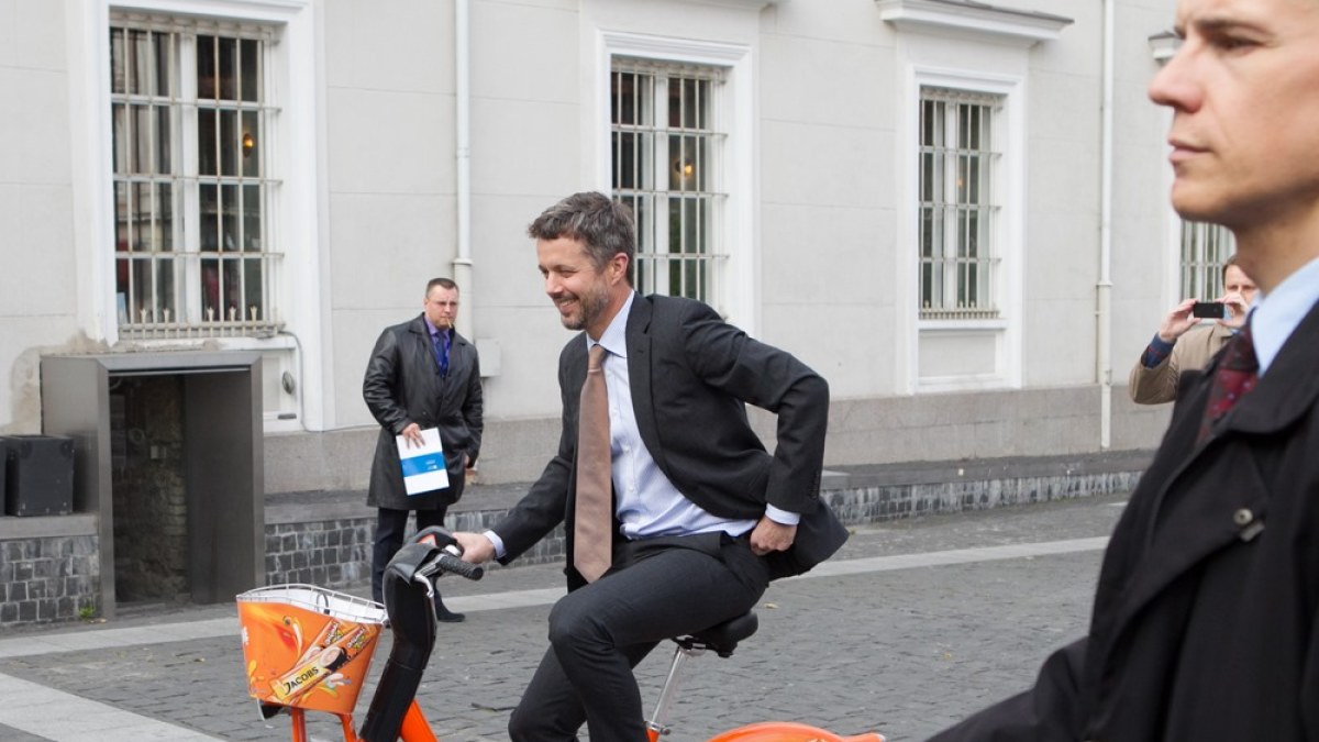 Danijos princas Frederikas važinėjosi dviračiu Vilniuje / BFL/Vyginto Skaraičio nuotr.