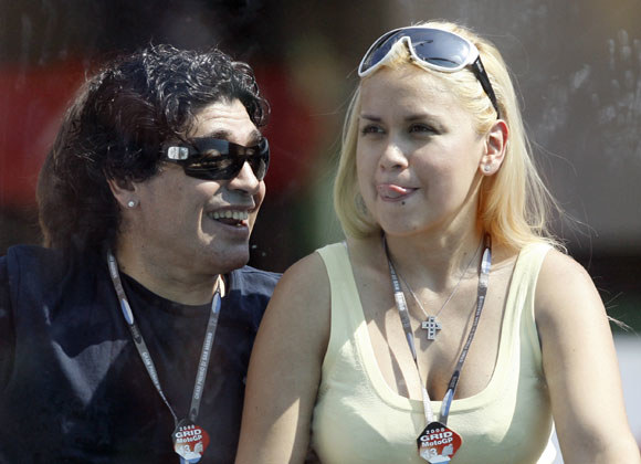 Diego Maradona ir ilgametė draugė Veronica Ojeda  / Scanpix nuotr.