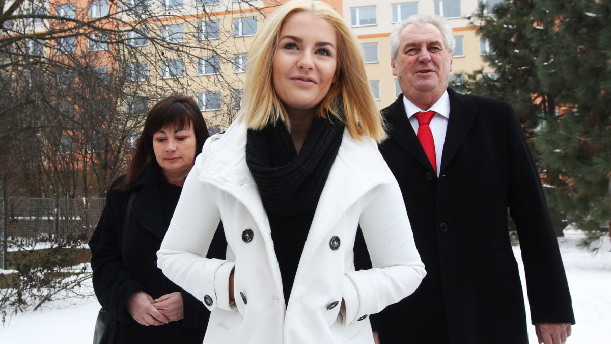 Katerina Zemanova su tėvais – Čekijos prezidentu Milošu Zemanu ir Ivana Zemanova / AOP nuotr.
