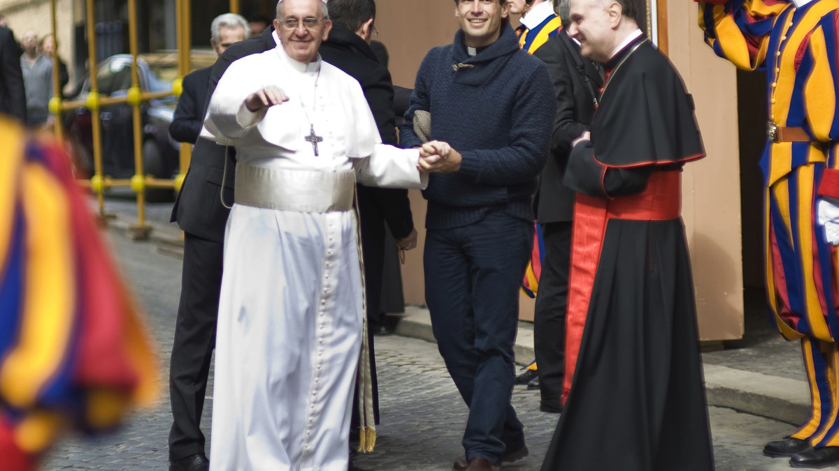 Pažįstami daugybę metų: popiežius Pranciškus ir Gonzalo Aemiliusas 2013-aisiais Romoje / SCANPIX nuotrauka