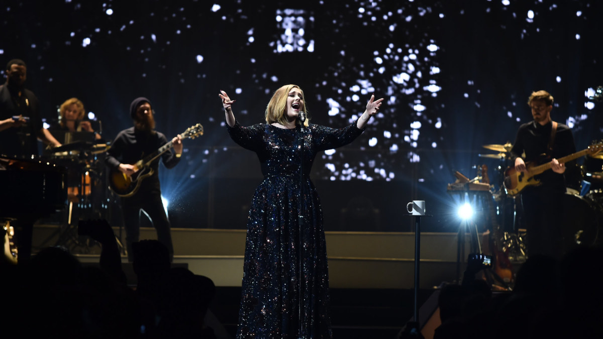 Adele koncerto Belfaste metu / „Burberry“ nuotr.