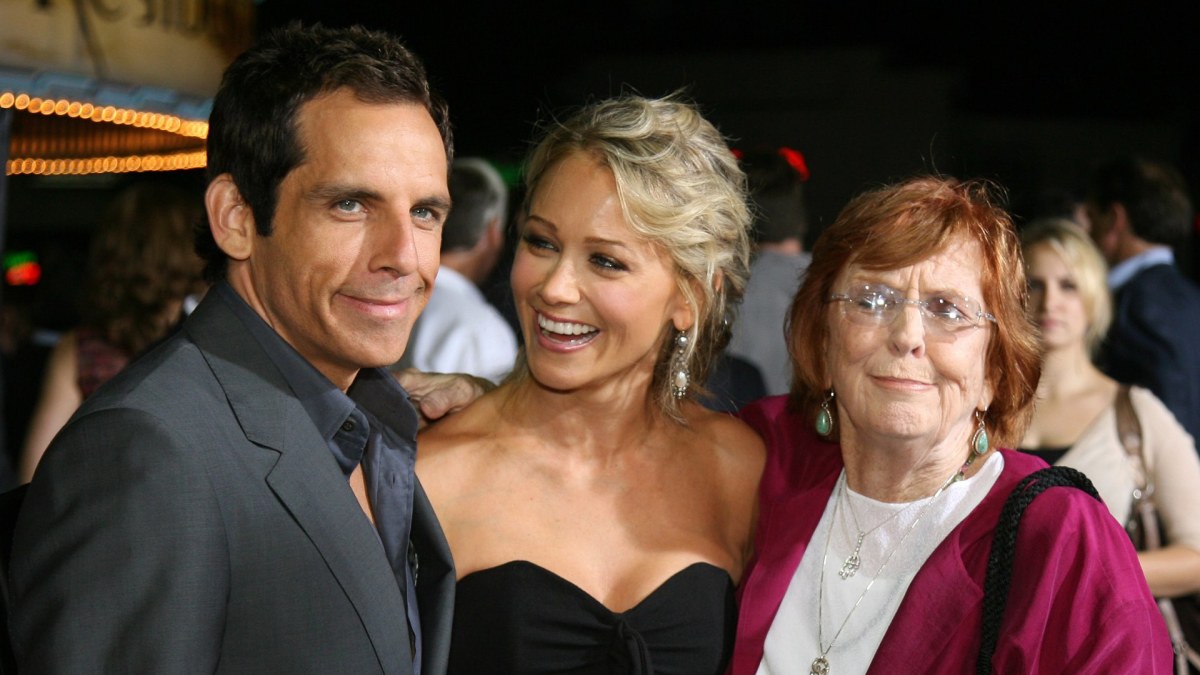 Benas Stilleris su žmona Christine Taylor ir motina Anne Meara (2007 m.) / AFP/„Scanpix“ nuotr.