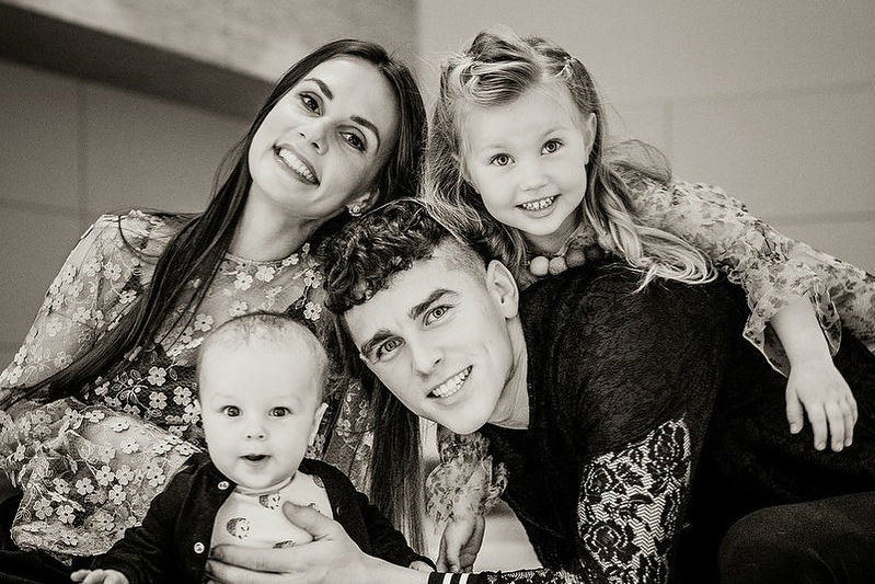 Donatas Montvydas su šeima / Instagram nuotr.