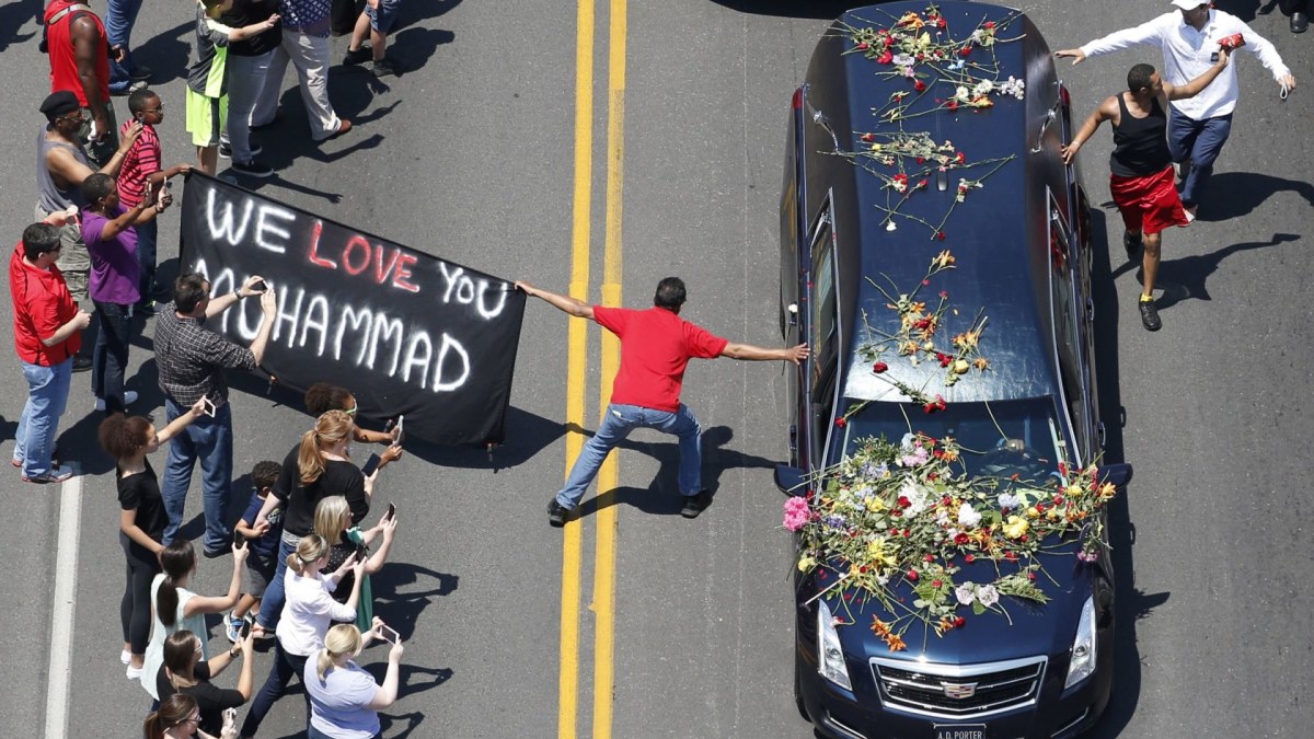 Muhammado Ali laidotuvių procesija / „Reuters“/„Scanpix“ nuotr.