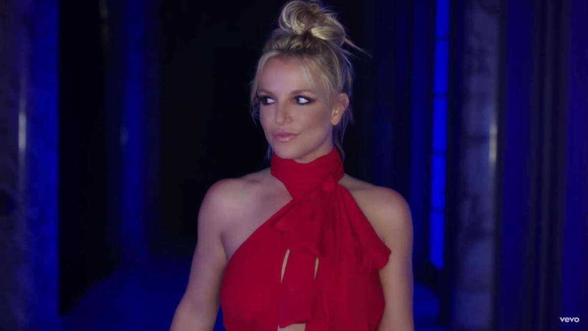 Britney Spears vaizdo klipe „Slumber Party“ / Video kadras