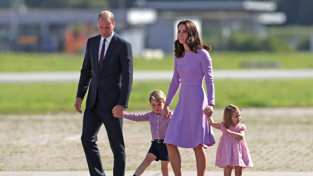 Princas Williamas su žmona Catherine ir jųdviejų vaikais  / „Scanpix“ nuotr.