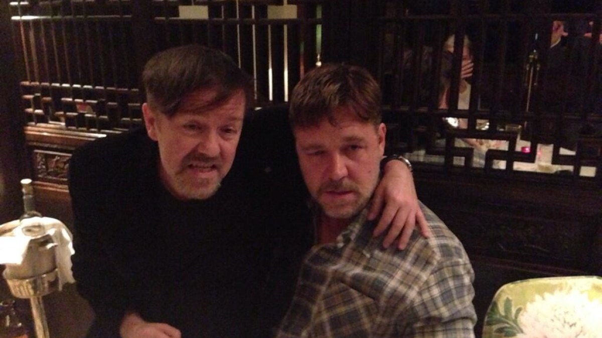Ricky Gervaisas ir Russellas Crowe / „Twitter“ nuotr.