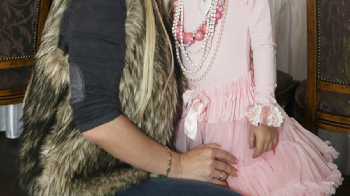 Dainininkė Diana Dargienė su dukra Une / Teodoro Biliūno nuotr.