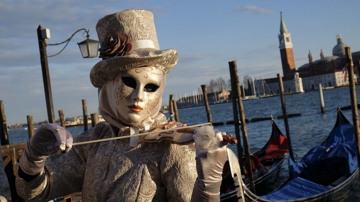 Venecijos karnavalo dalyvė / „Reuters“/„Scanpix“ nuotr.