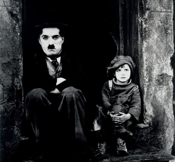 Charlie Chaplino filmas „Mažylis“  / Kadras iš filmo