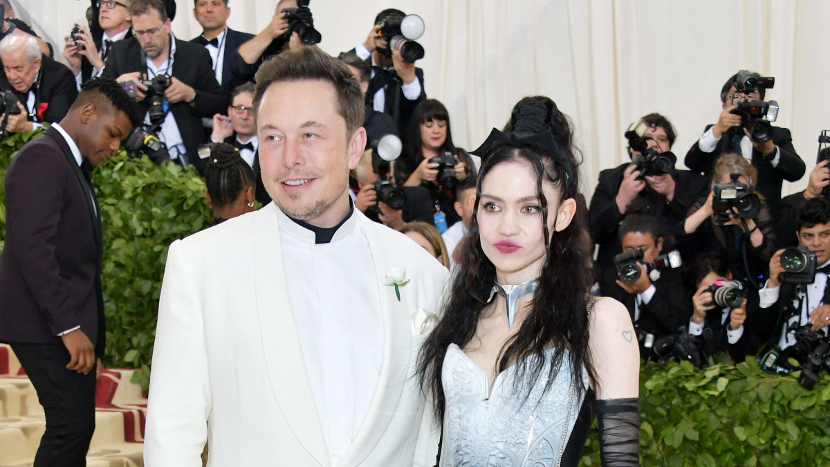 Elonas Muskas ir Grimes „Met Gala“ pokylyje Niujorke 2018-aisiais / Scanpix nuotrauka