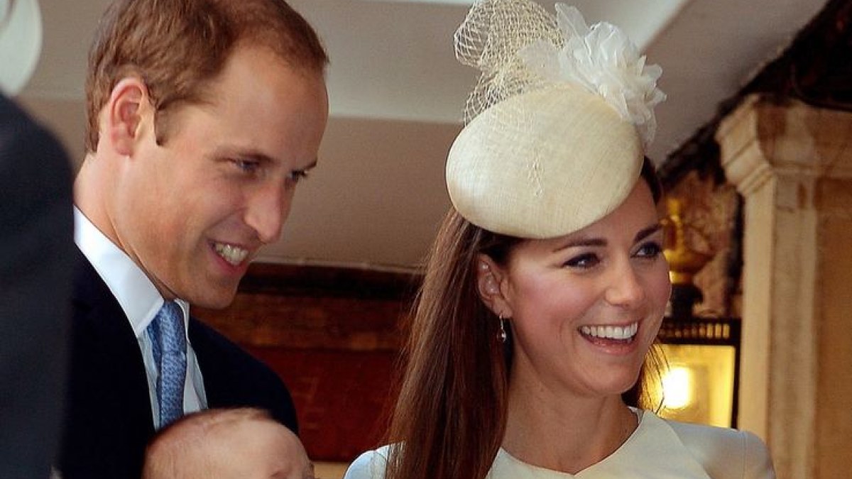 Princas Williamas ir Kembridžo hercogienė Catherine per sūnaus George'o krikštynas / AFP/„Scanpix“ nuotr.