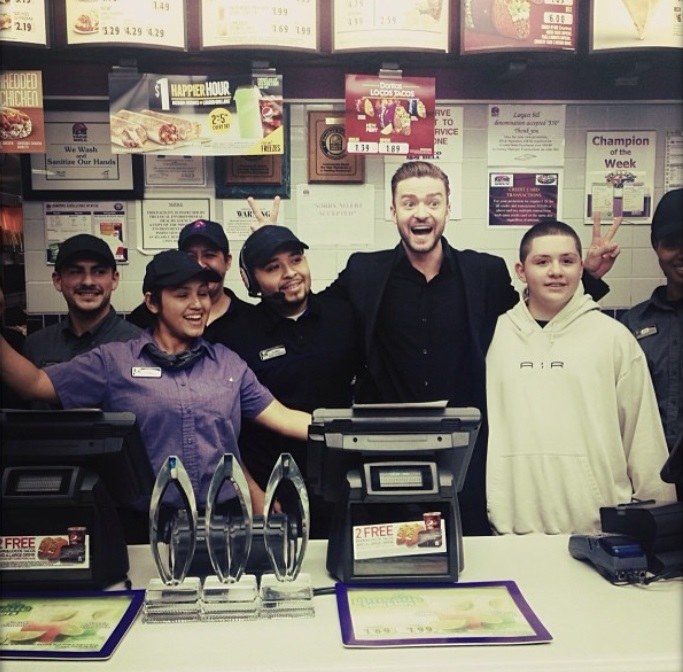 Justinas Timberlake'as „Taco Bell“ užkandinėje / „Instagram“ nuotr.