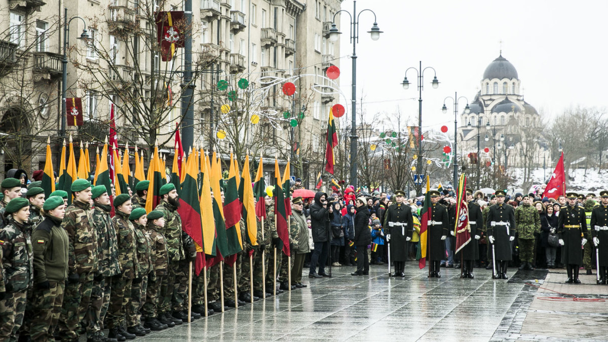 Trijų Baltijos valstybių vėliavų pakėlimo ceremonija Nepriklausomybės aikštėje / Viganto Ovadnevo/Žmonės.lt nuotr.
