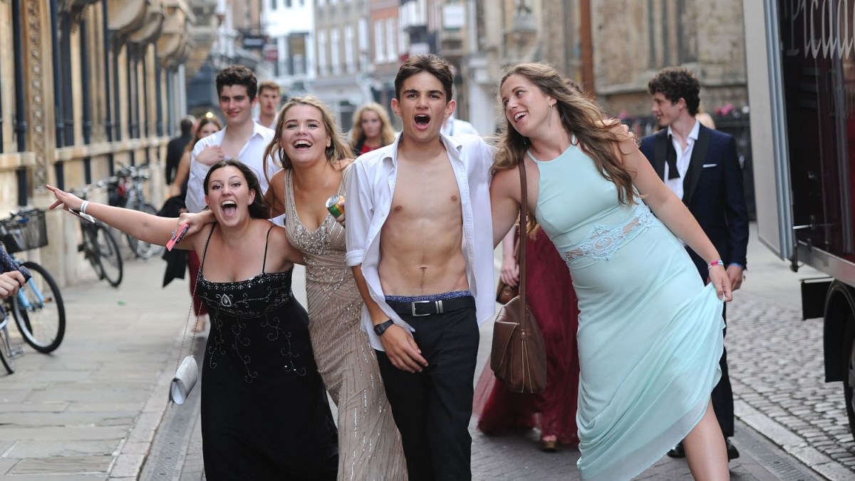Kembridžo universiteto studentai atšventė mokslo metų pabaigą / Vida Press nuotr.