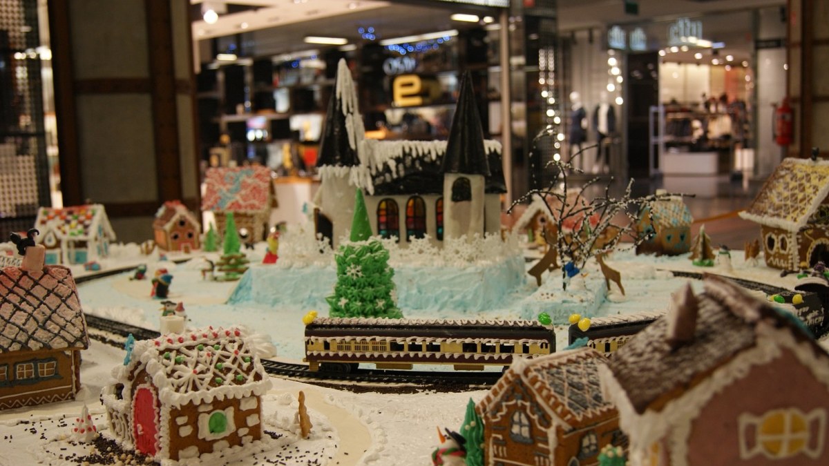 Šiauliuose – įspūdingas kalėdinis meduolių miestelis / Organizatorių nuotr.