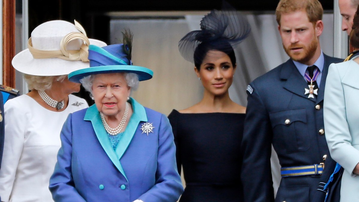 Karalienė Elizabeth II, Meghan Markle ir princas Harry  / „Scanpix“ nuotr.