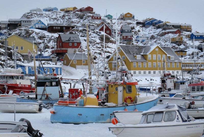 Vakarų Grenlandijoje įsikūręs spalvingas Umanako miestas / „Scanpix“ nuotr.