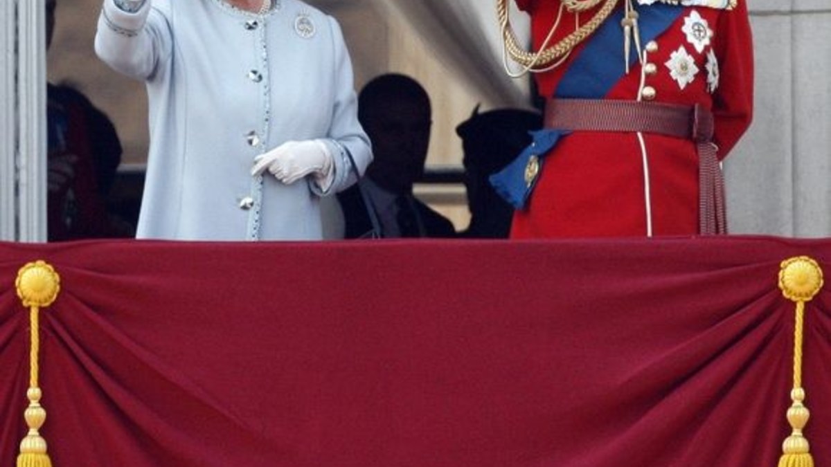 Didžiosios Britanijos karalienė Elizabeth II su Edinburgo hercogu Philipu (2011 m. birželio 11 d.) / AP/„Scanpix“ nuotr.