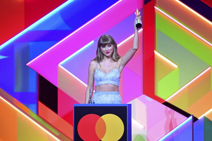 Taylor Swift „Brit Awards“ apdovanojimuose / „Scanpix“ nuotr.