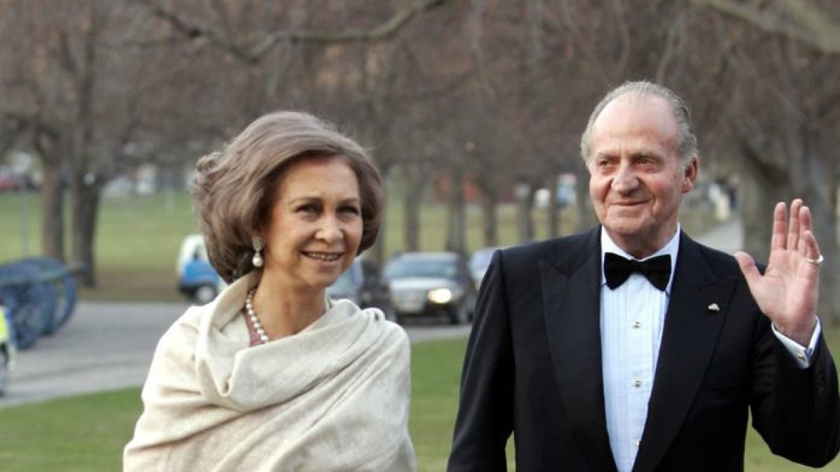 Ispanijos karalius Juanas Carlosas su žmona Sofia (2005 m.) / „Scanpix“ nuotr.