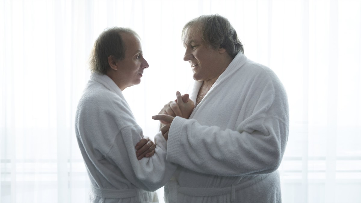 Michelis Houellebecq’as ir Gérard’as Depardieu / Kadras iš filmo „Tiesiog nuostabu“