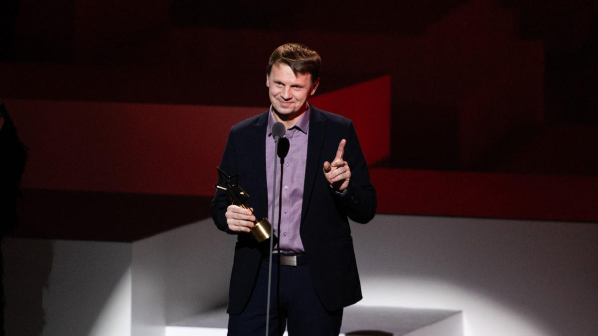 „ŽMONĖS 2019“ apdovanojimuose Rolandas Kazlas atsiėmė Metų scenos žmogaus apdovanojimą/Irmanto Gelūno nuotr.