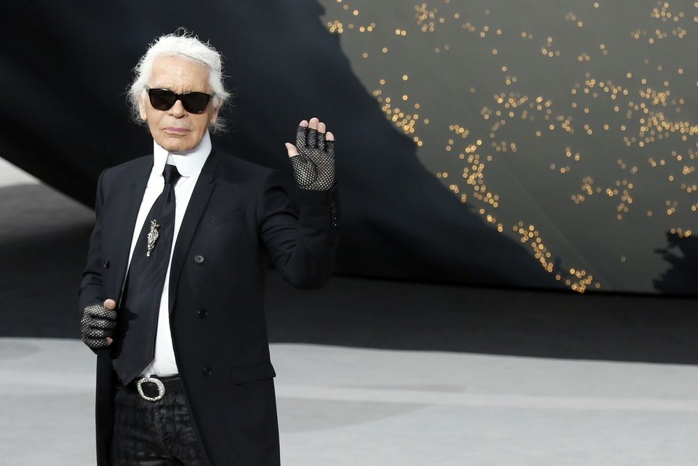 „Chanel“ kolekcijos dizaineris Karlas Lagerfeldas / „Scanpix“ nuotr.