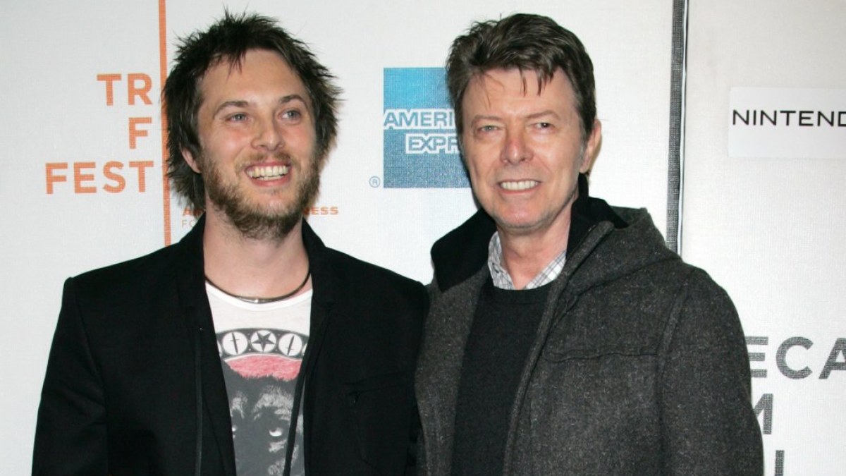Davidas Bowie su sūnumi Duncanu Jonesu (2009 m.) / Vida Press nuotr.