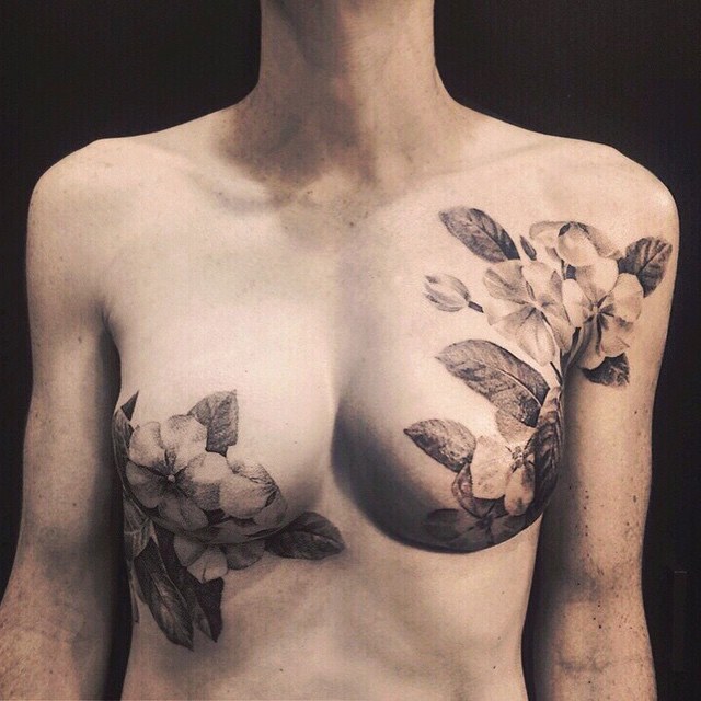 Tatuiruota krūtinė / David Allen/P-ink.org nuotr.