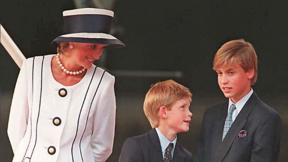 Princesė Diana, princas Harry ir princas Williamas (1995 m.) / AFP/„Scanpix“ nuotr.